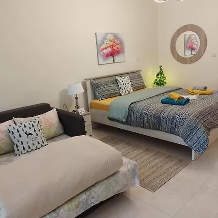 Domenica 2 דירה *